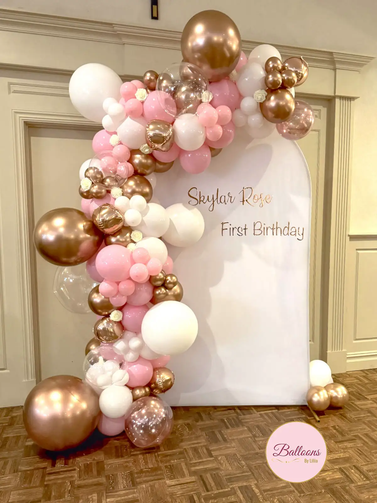 White and gold balloon arch for a premium entrance or photo moment